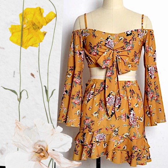 Off Shoulder Ruched Vintage Boho Flare Sleeve Mini - Picture 2 of 7